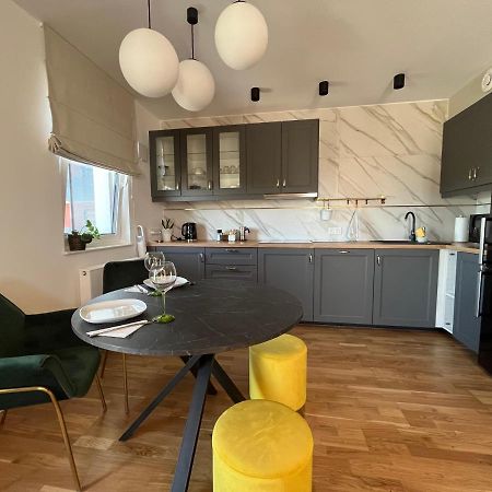 Halo Apartments Вроцлав Екстериор снимка