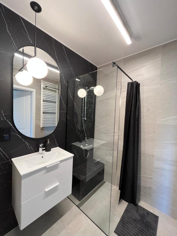 Halo Apartments Вроцлав Екстериор снимка