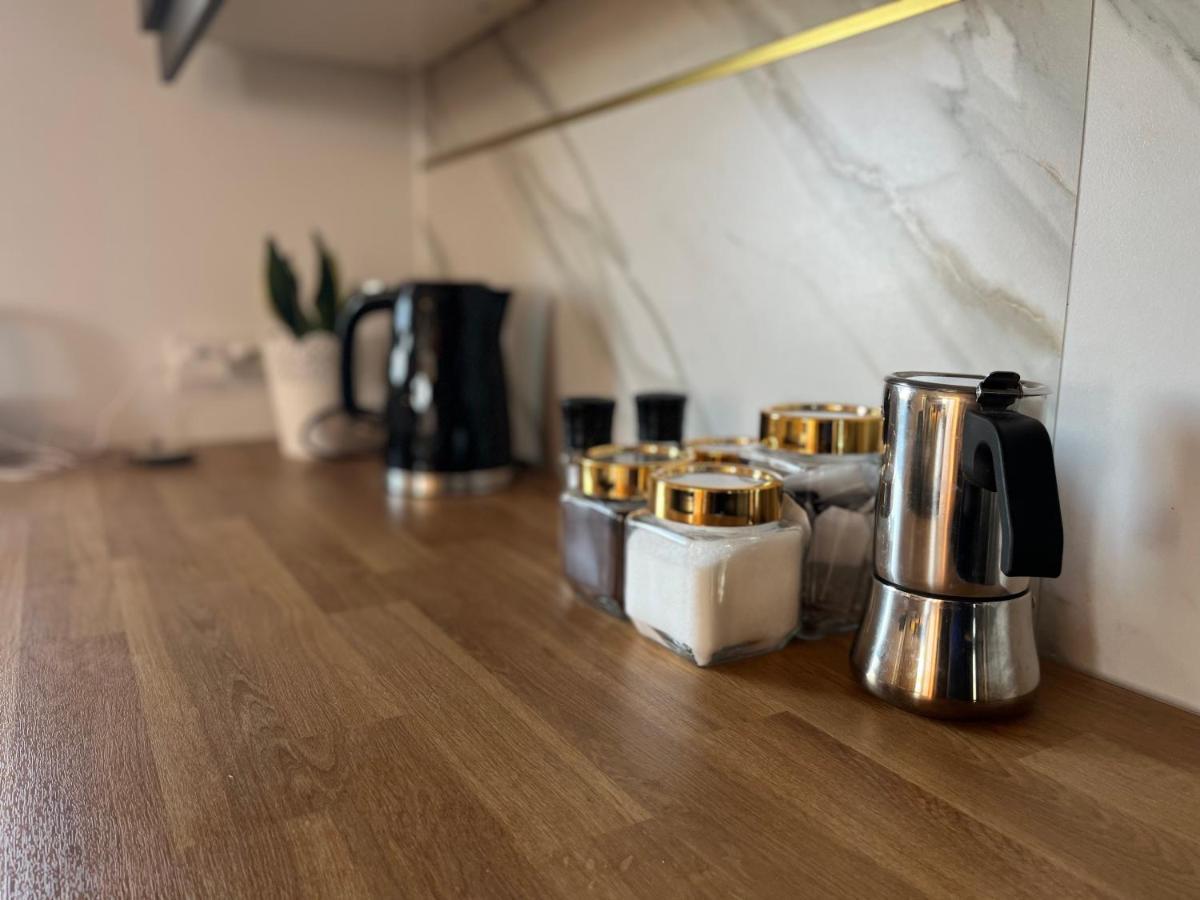Halo Apartments Вроцлав Екстериор снимка