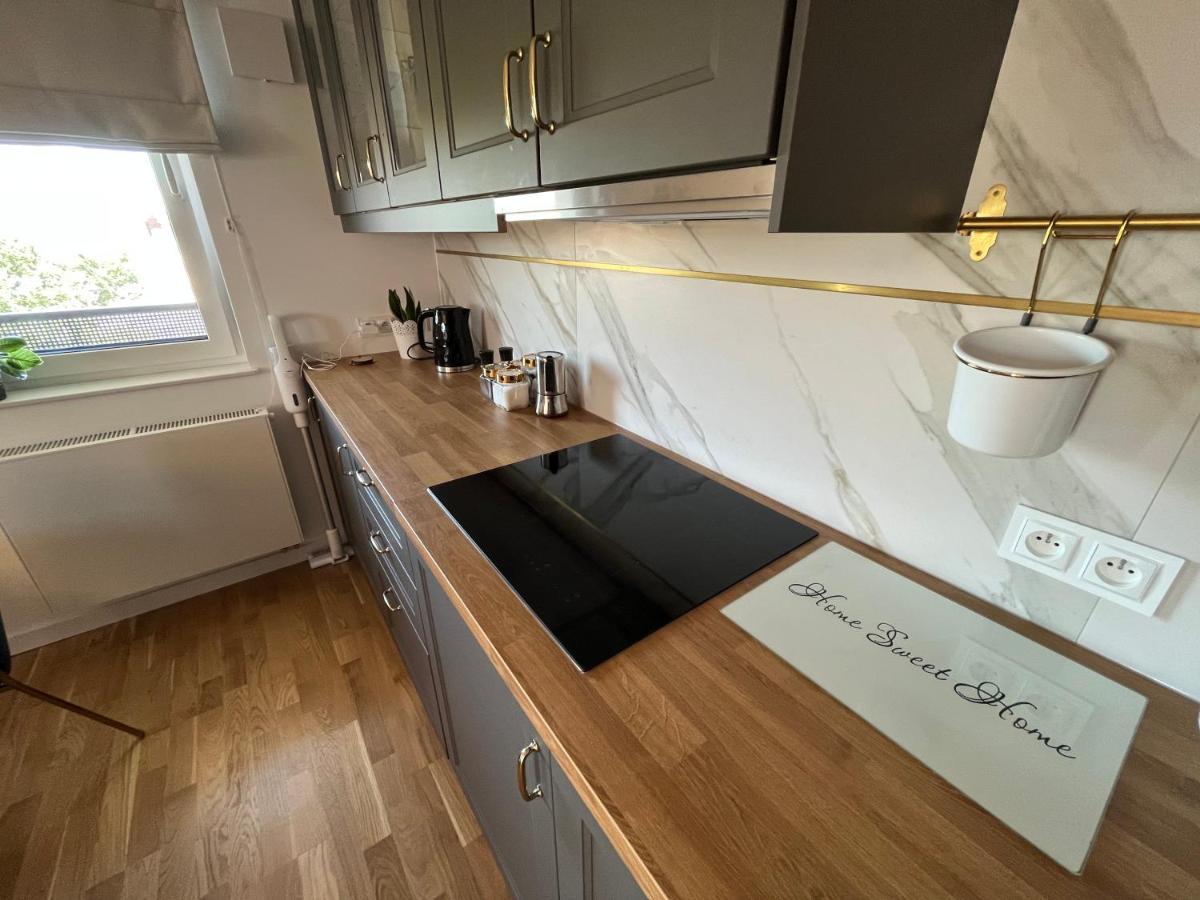 Halo Apartments Вроцлав Екстериор снимка