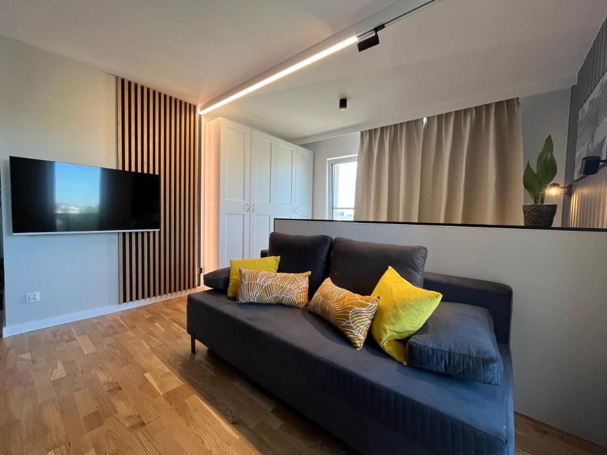 Halo Apartments Вроцлав Екстериор снимка