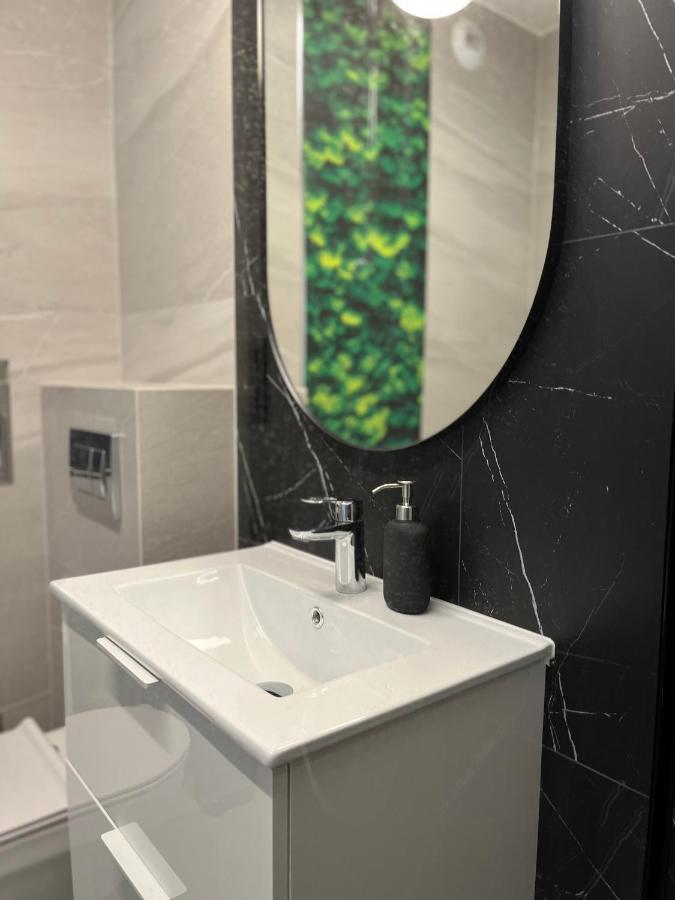 Halo Apartments Вроцлав Екстериор снимка